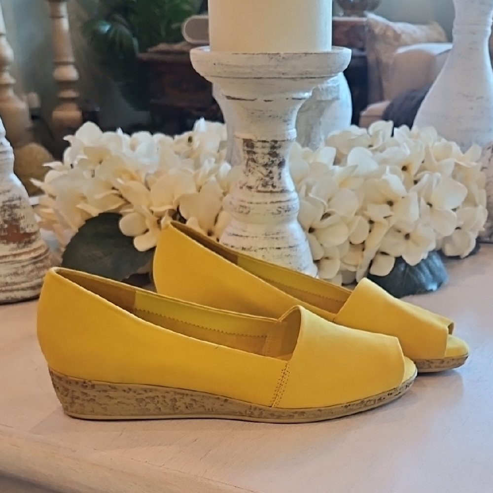 Aerosoles Ladies' Yellow Peep-Toe Wedge Flats - Picture 2 of 6